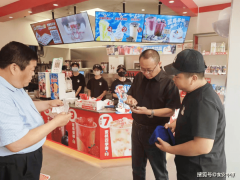 <b>地走访美团、饿了么运营坐点、盛和烤鸭、蜜雪</b>